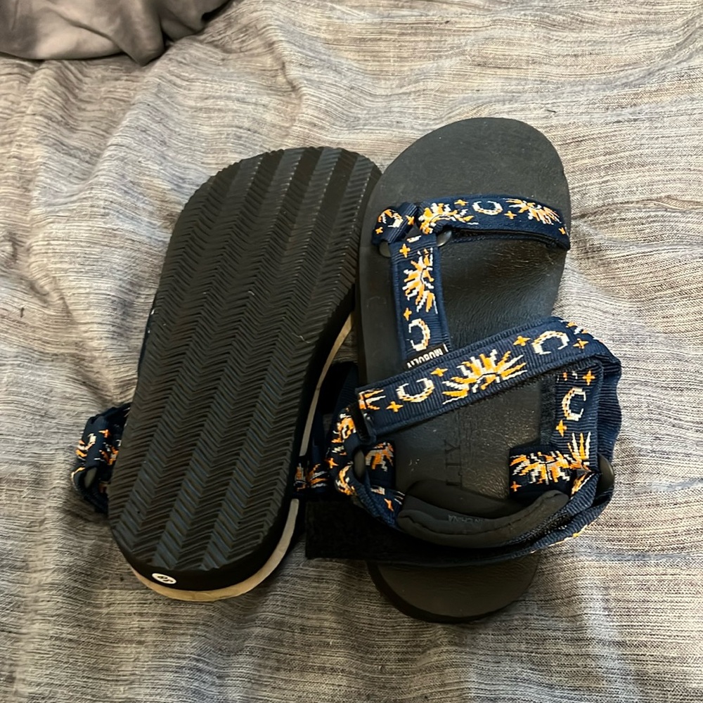 Muboliy sandal sun , moon and stars